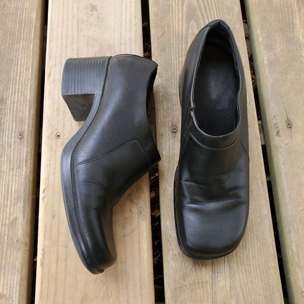Vintage 90s y2k Clarks Square Toe Chunky Heel Black Leather Heeled Loafer Bootie